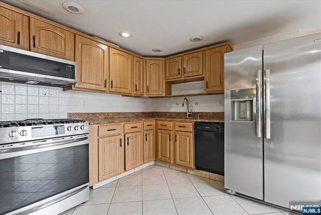 17 Albanese Road, Haledon, NJ 07508