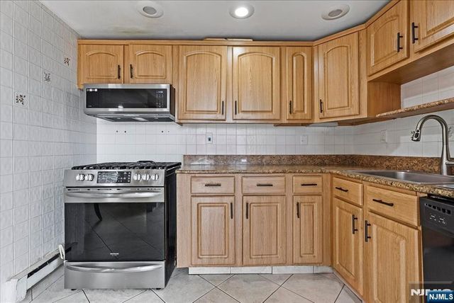 17 Albanese Road, Haledon, NJ 07508