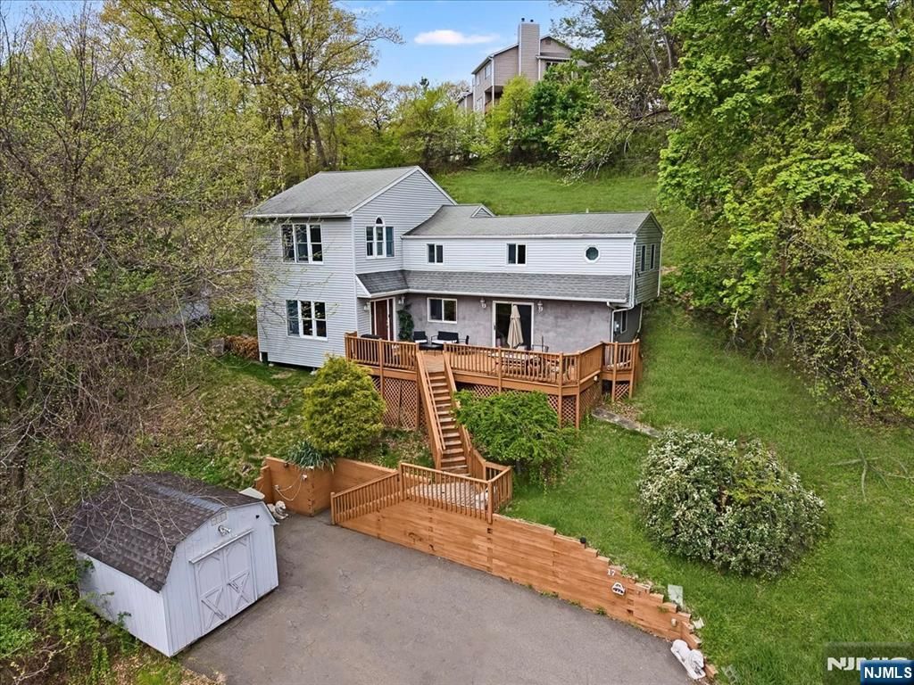 17 Albanese Road, Haledon, NJ 07508
