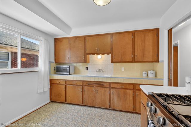 23640 Hollander Street, Dearborn, MI 48128