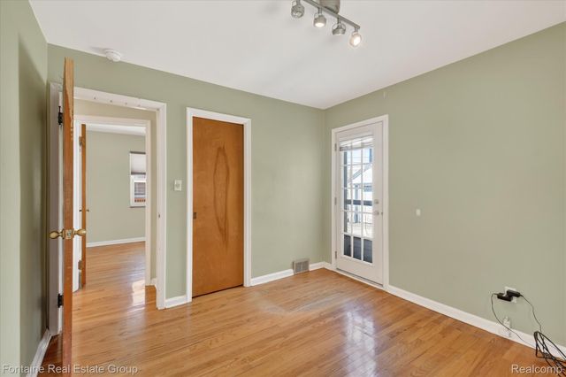 23640 Hollander Street, Dearborn, MI 48128