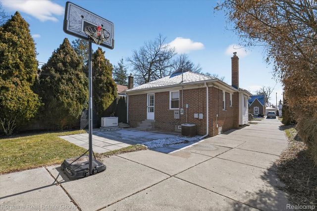 23640 Hollander Street, Dearborn, MI 48128