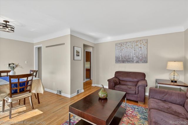 23640 Hollander Street, Dearborn, MI 48128