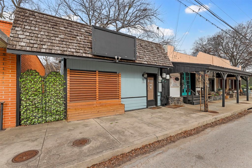 110 Barnard Street, Glen Rose, TX 76043