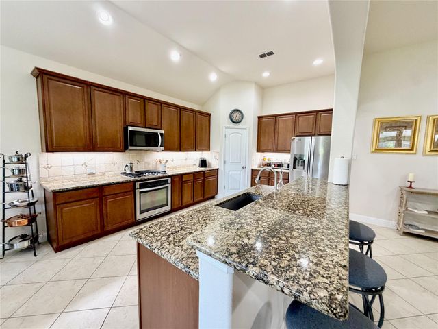 2285 Quiet Bluff Lane, League City, TX 77573