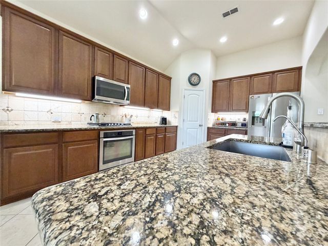 2285 Quiet Bluff Lane, League City, TX 77573
