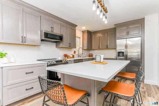 29 Deer Ridge Road, Stonington, CT 06378