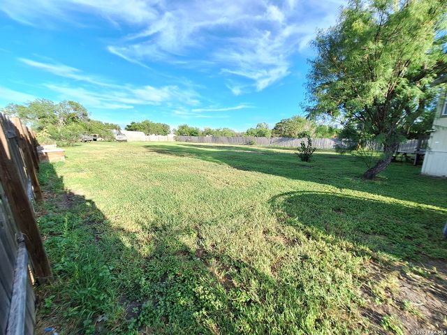 411 County Road 561, Castroville, TX 78009