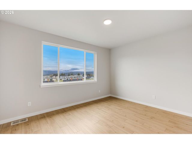 405 W HOLLY Cir, Washougal, WA 98671