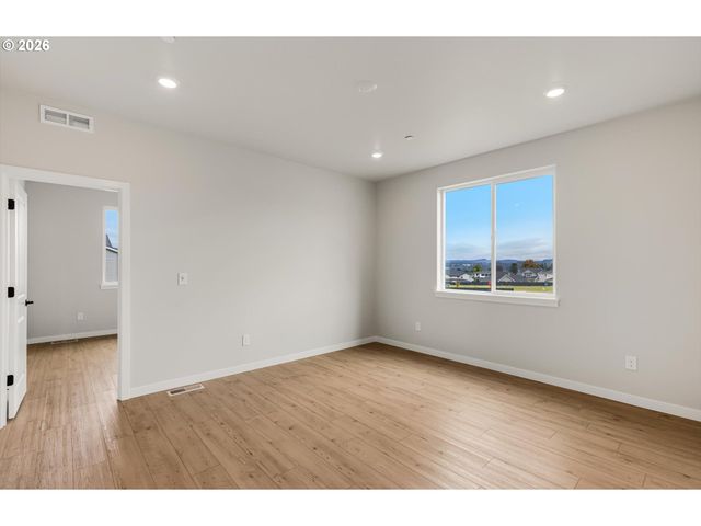 405 W HOLLY Cir, Washougal, WA 98671