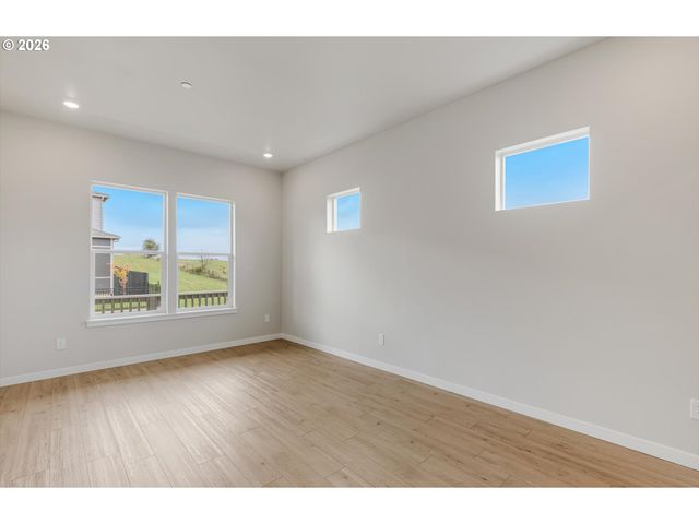 405 W HOLLY Cir, Washougal, WA 98671