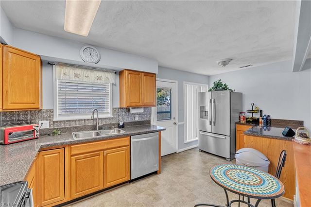 457 Hornell LN, Virginia Beach, VA 23452