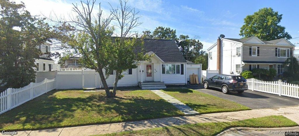 552 18th Street, West Babylon, NY 11704