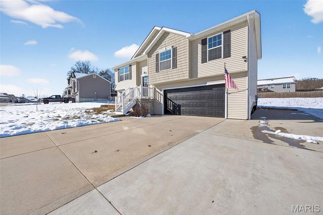 127 Creekside Drive, Winfield, MO 63389