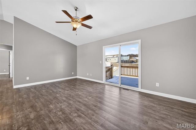 127 Creekside Drive, Winfield, MO 63389