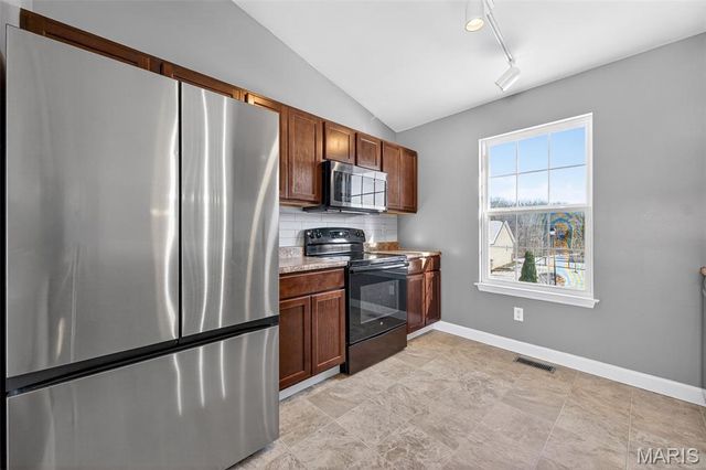 127 Creekside Drive, Winfield, MO 63389