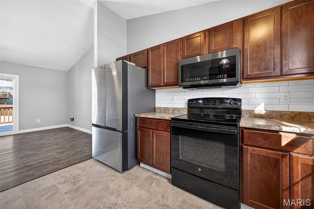 127 Creekside Drive, Winfield, MO 63389