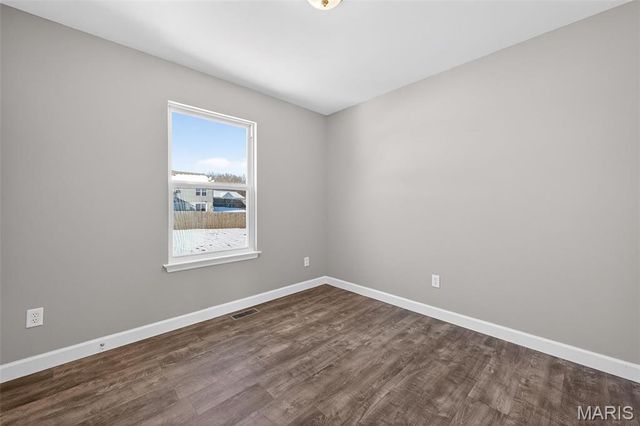 127 Creekside Drive, Winfield, MO 63389