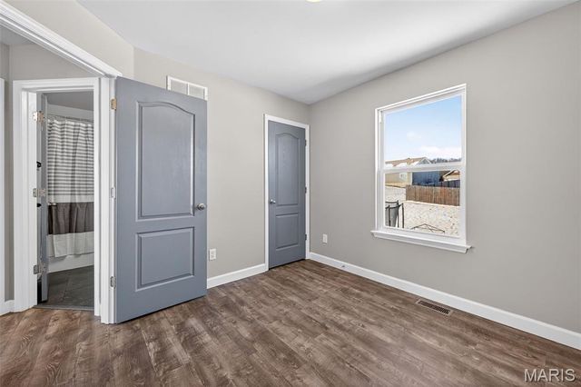 127 Creekside Drive, Winfield, MO 63389