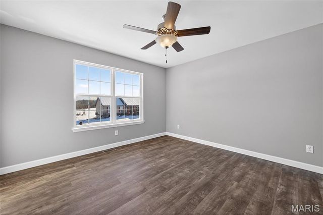 127 Creekside Drive, Winfield, MO 63389