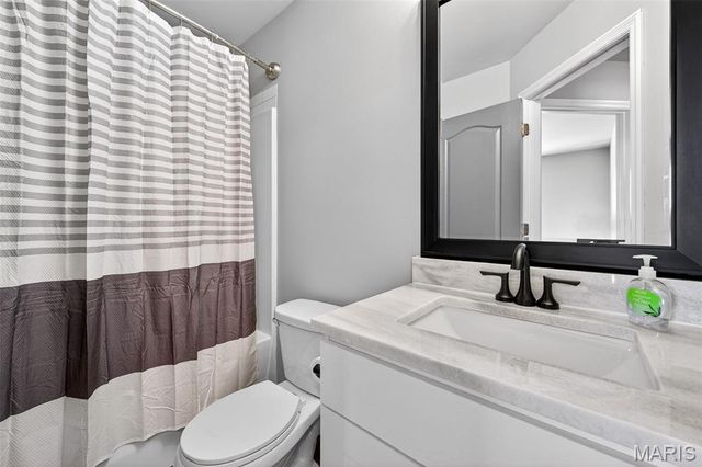 127 Creekside Drive, Winfield, MO 63389