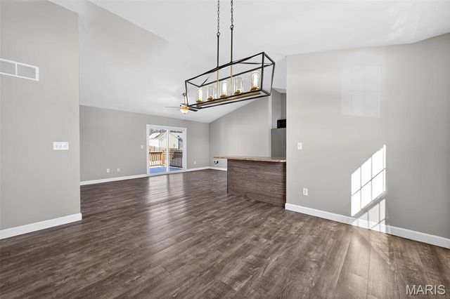 127 Creekside Drive, Winfield, MO 63389