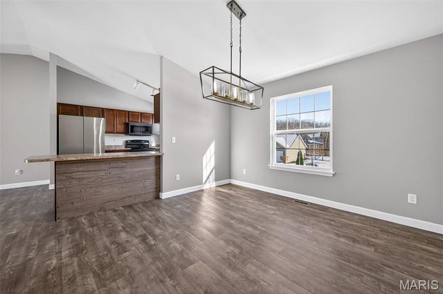 127 Creekside Drive, Winfield, MO 63389