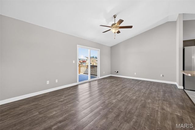 127 Creekside Drive, Winfield, MO 63389