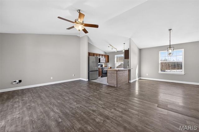 127 Creekside Drive, Winfield, MO 63389