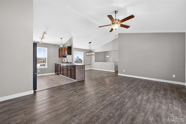 127 Creekside Drive, Winfield, MO 63389