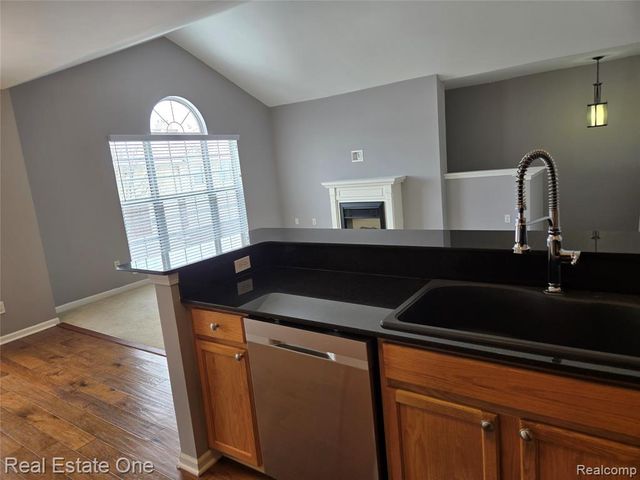 1716 Deepwood Circle 43, Rochester, MI 48307