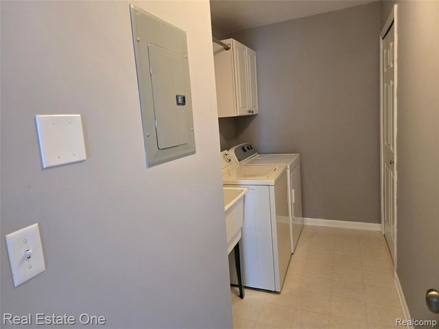 1716 Deepwood Circle 43, Rochester, MI 48307