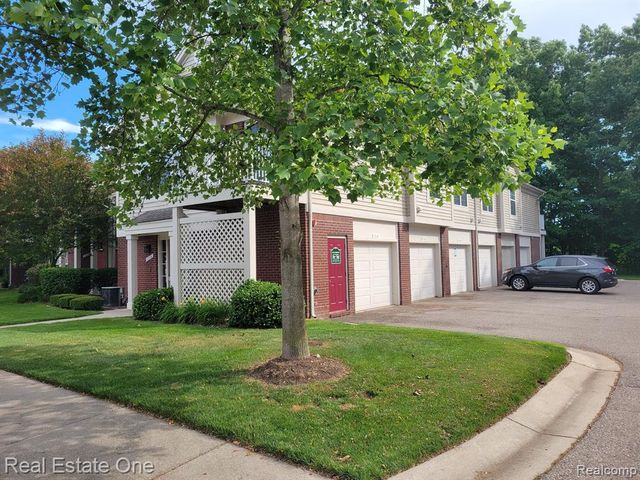 1716 Deepwood Circle 43, Rochester, MI 48307