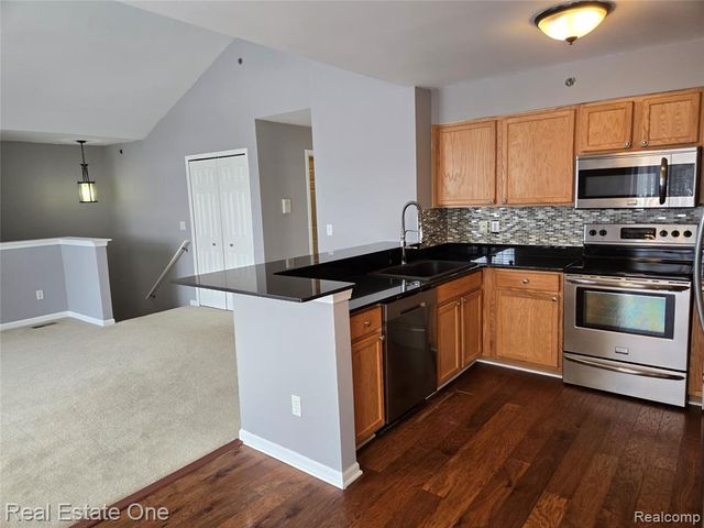 1716 Deepwood Circle 43, Rochester, MI 48307