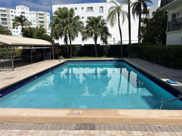 201 180th Dr 114, Sunny Isles Beach, FL 33160