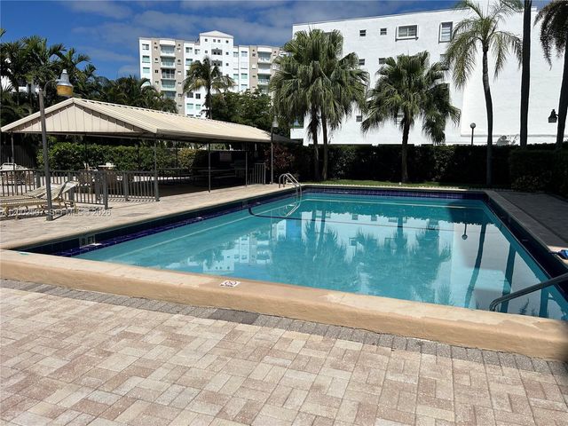 201 180th Dr 114, Sunny Isles Beach, FL 33160