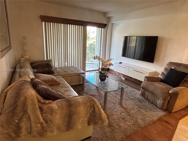 201 180th Dr 114, Sunny Isles Beach, FL 33160