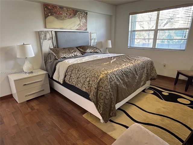 201 180th Dr 114, Sunny Isles Beach, FL 33160