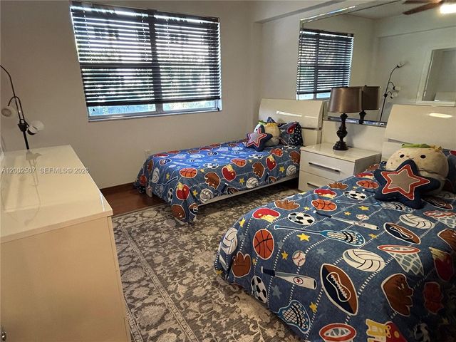 201 180th Dr 114, Sunny Isles Beach, FL 33160