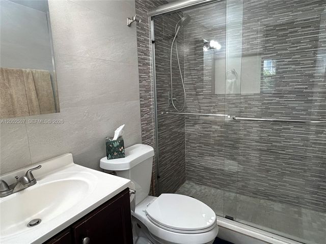 201 180th Dr 114, Sunny Isles Beach, FL 33160