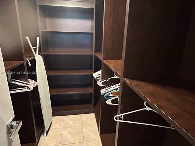 201 180th Dr 114, Sunny Isles Beach, FL 33160