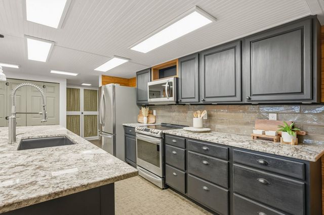 195 Lillian Dr, Kerrville, TX 78028