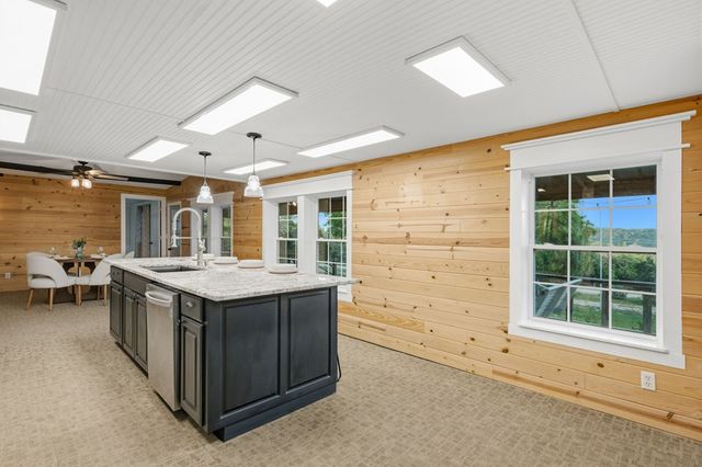 195 Lillian Dr, Kerrville, TX 78028
