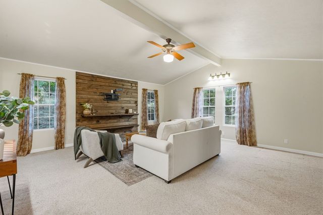 195 Lillian Dr, Kerrville, TX 78028