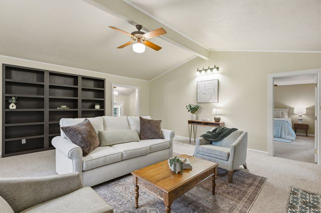 195 Lillian Dr, Kerrville, TX 78028