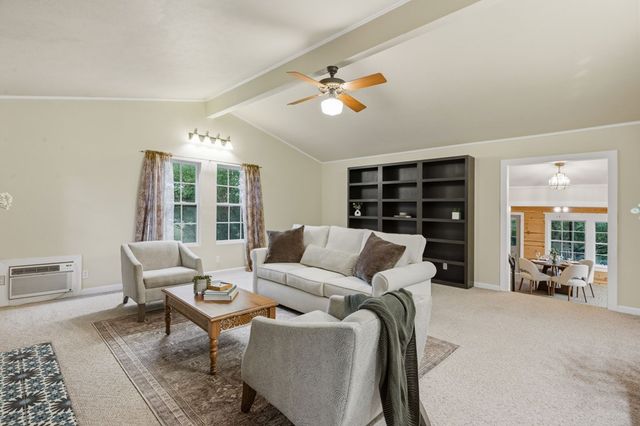 195 Lillian Dr, Kerrville, TX 78028