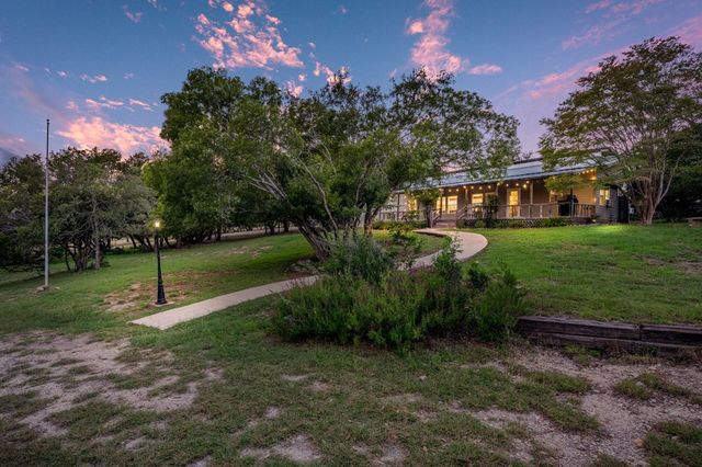 195 Lillian Dr, Kerrville, TX 78028