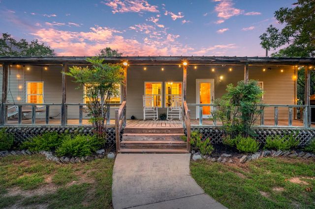 195 Lillian Dr, Kerrville, TX 78028