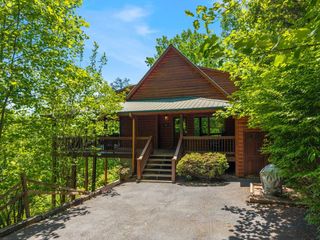 161 Huntington Way, Blue Ridge, GA 30513