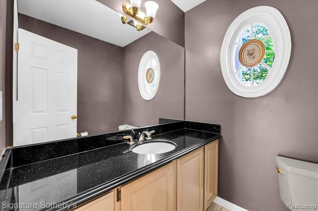 4866 Riverchase Drive, Troy, MI 48098
